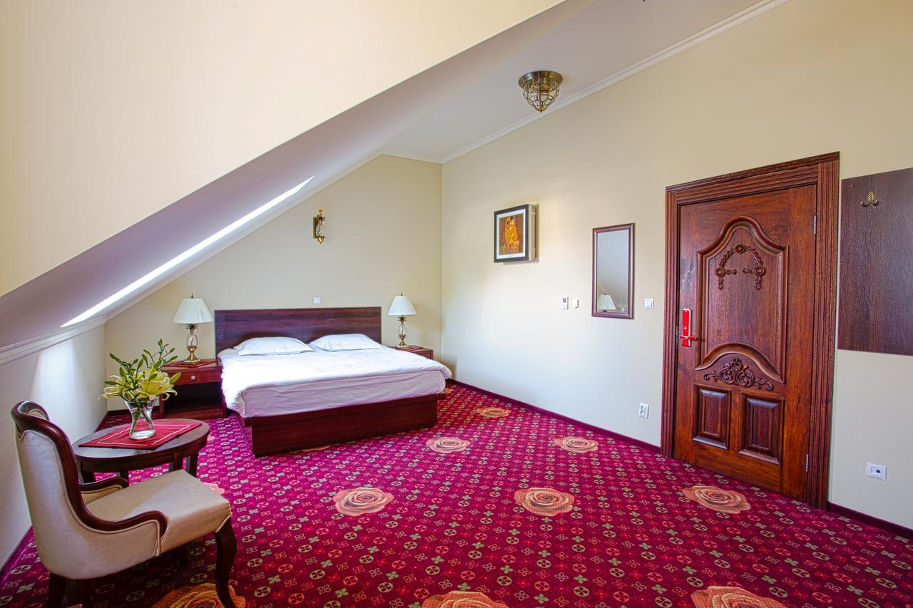 Hotel Roza Kamieniec Wroclawski Esterno foto