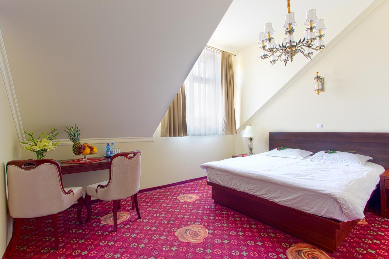 Hotel Roza Kamieniec Wroclawski Esterno foto