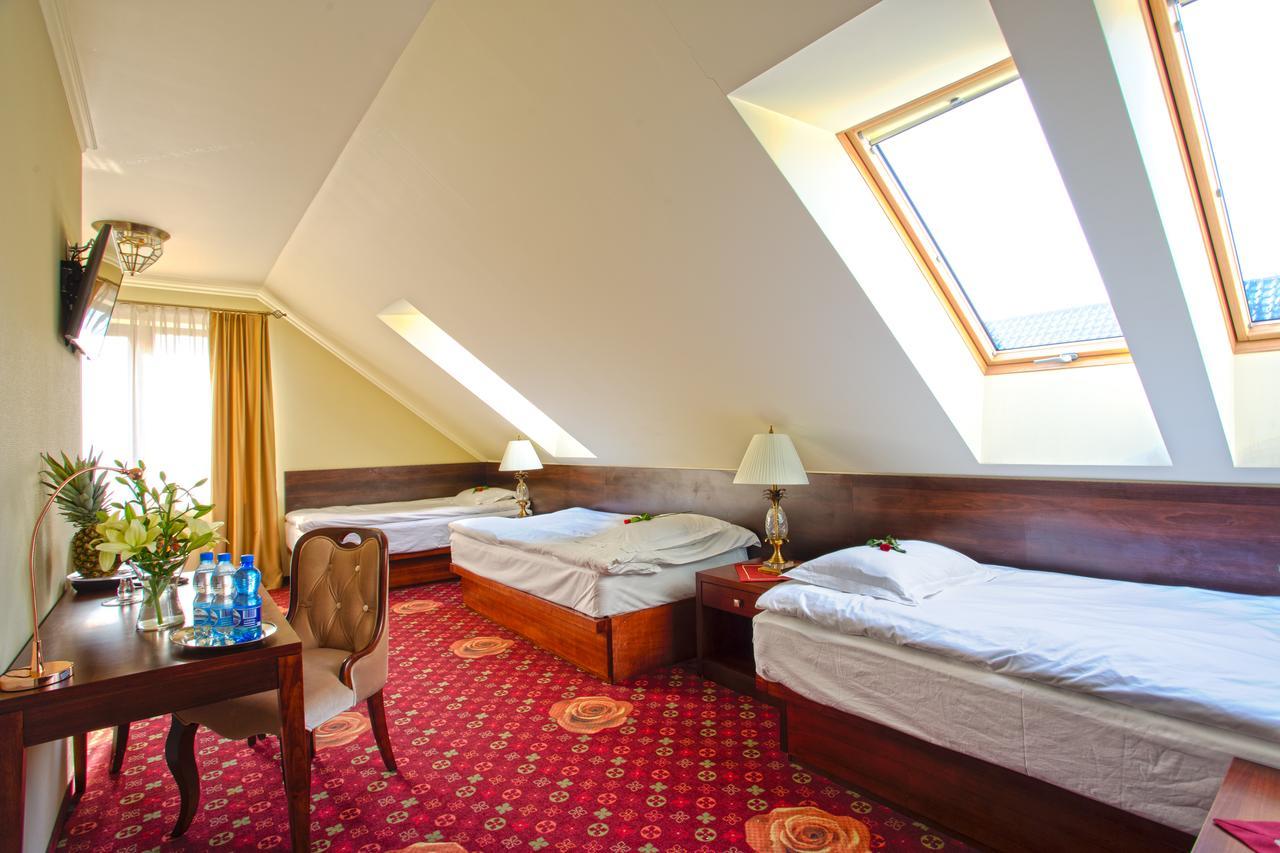 Hotel Roza Kamieniec Wroclawski Esterno foto